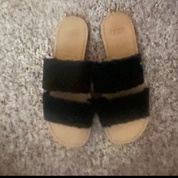 UGG Black Slides  .🌼 - Picture 4 of 4